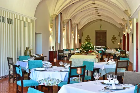 Pousada Convento de Beja – Historic Hotel Отели в г. Кинтуш