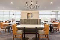La Quinta Inn & Suites by Wyndham Mount Laurel / Moorestown - breakfast