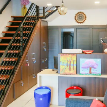 The Metro Pod Backpackers AC Hostel