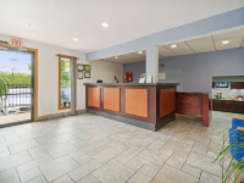 Super 8 by Wyndham Kenosha/Pleasant Prairie Hotel di Kenosha