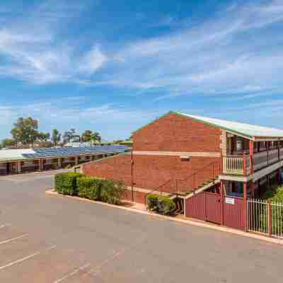 Quality Inn Railway Motel Hotel Exterior
