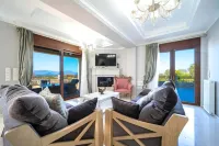 Karyo Villa,- 4Bd, 3Min on Foot from the Beach!