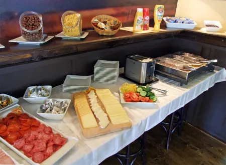 City Hotel Ring Отели рядом с достопримечательностью «Óbuda Synagogue»