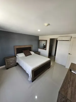 Charming 3-Bed Apartment in Portmore with Pool Hotels near Dream Beach