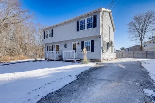 Niantic Duplex w/ Deck < 1 Mi to Beach + Boardwalk - Wifi