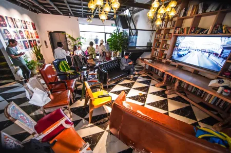 POSHPACKER Local Tea Hostel Отели рядом с достопримечательностью «Sichuan Indoor Stadium»