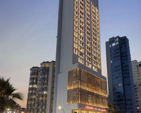 แฮมป์ตัน บาย ฮิลตัน คูเวต ซาลมิญ โรงแรมในSalmiya