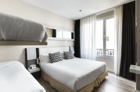 Petit Palace Triball