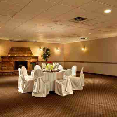 DoubleTree by Hilton Kingston Dining/Meeting Rooms