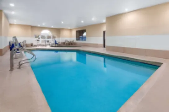 Howard Johnson by Wyndham Williams