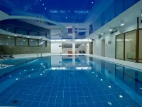 Hotel Crocus - Pools