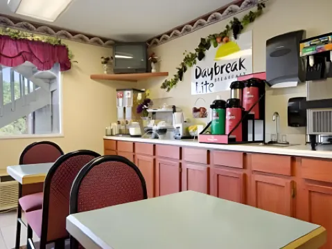 Days Inn by Wyndham Fort Wayne