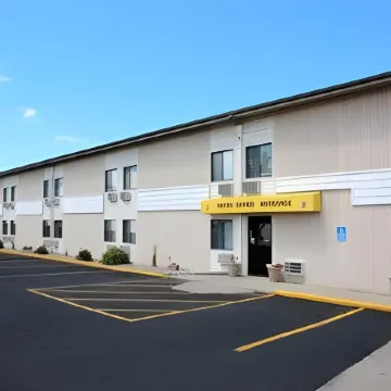 Super 8 by Wyndham Luverne I90