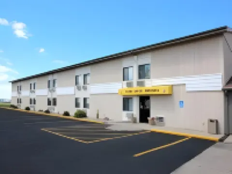 盧韋恩I-90温德姆速8酒店 羅克縣酒店