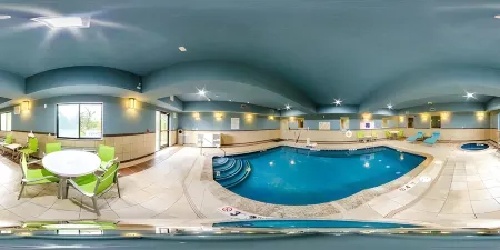 Holiday Inn Express & Suites Olathe South Отели рядом с достопримечательностью «Парк Фриско Лейк»