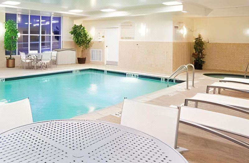 Holiday Inn Express & Suites Auburn Hills by IHG photo 5
