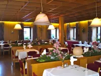 Hotel Rose Hotels in Dobbiaco