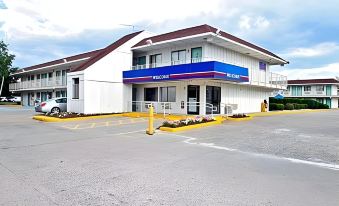 Motel 6 Windsor Locks, CT - Hartford