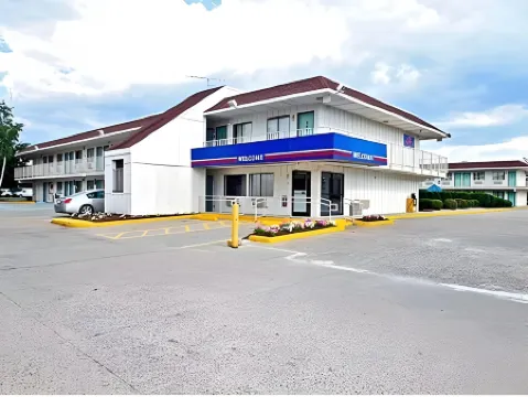 Motel 6 Windsor Locks, CT - Hartford