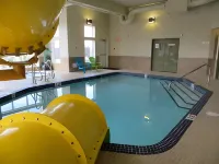 Service Plus Inns & Suites Drayton Valley - С бассейном