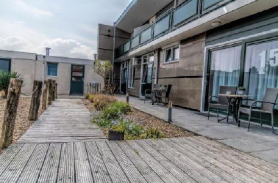 Garden Hotel Rooms Photo