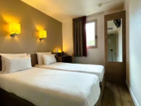 Hôtel Kyriad Le Bourget Hôtels à : Le Bourget