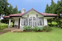 Villa ChavaMinerva Hanni Ciater with Pool Các khách sạn gần Tangkuban Perahu