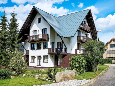 Alice III. Hotels near 369