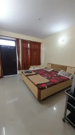 Gemini Inn Отели рядом с достопримечательностью «Shree Kainchi Hanuman Mandir»