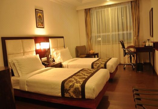 Grand Clarks Inn - Housity