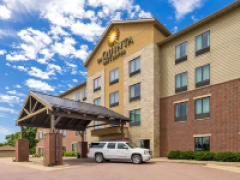 La Quinta Inn & Suites by Wyndham Sioux Falls スーフォールズのホテル