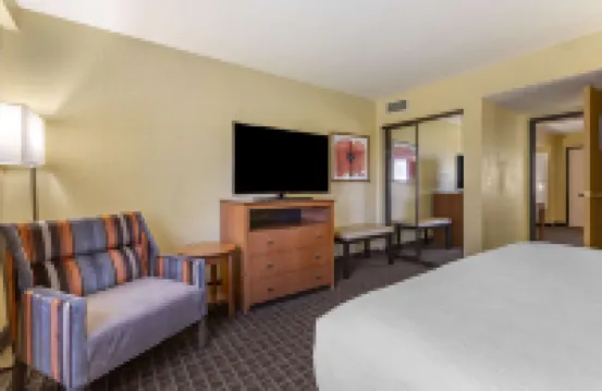 Best Western Plus Scottsdale Thunderbird Suites Hotels near Orange Tree Golf Course