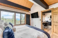 Lake View, Firepit, Game Room Remodeled Lake Tahoe Luxury Cabin by Avantstay Hotel in zona Patton Beach
