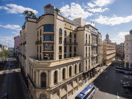 Iberostar Selection Parque Central Отели рядом с достопримечательностью «Соборная площадь»