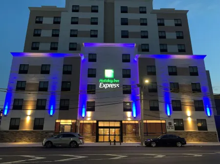 Holiday Inn Express Jamaica - JFK Airtrain - NYC Отели рядом с достопримечательностью «Free Synagogue of Flushing»
