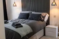 Hampton 3-bedroom Luxury Escape With Parking - Kitchens