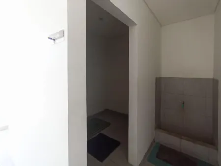 Ofo Kost Premium Kampung Inggris Pare Syariah Mitra RedDoorz Отели в г. Pare