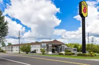 Super 8 by Wyndham Dickson Hotels in Dickson