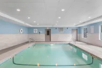Holiday Inn Express HARTFORD - NEWINGTON by IHG - piscina
