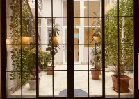 Moss Art Boutique Hotel Các khách sạn gần Fountains Square