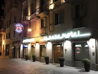 Le Petit Hotel