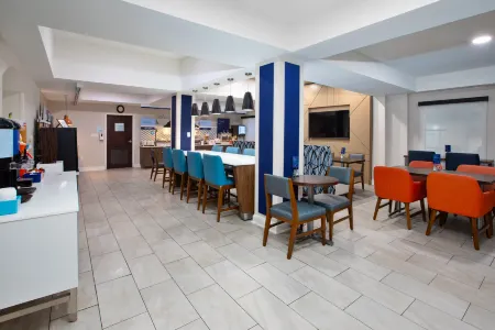 Holiday Inn Express & Suites Sumter Отели в г. Самтер