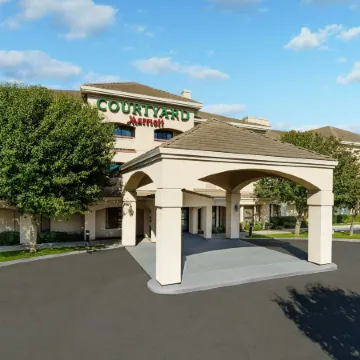 Courtyard Salinas Monterey Отели в г. Салинас