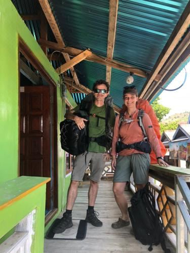 두아 푸트리 코모도 홈스테이