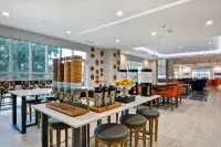 Hilton Garden Inn Biloxi - breakfast