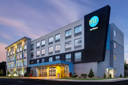 Tru by Hilton Lithia Springs Отели рядом с достопримечательностью «Парк штата Суитуотер Крик»