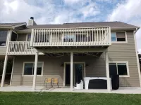 Beautiful home, Hot Tub, great views, easy access to downtown and Territory