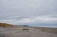 Cozy Cabin w/ 6 minute walk to the beach!