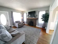 Downtown Retreat with large privacy fenced yard. Pet Friendly! Hotels in Warrensburg