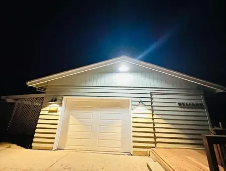 Romantic Getaway Near Lakes + Private Hot Tub